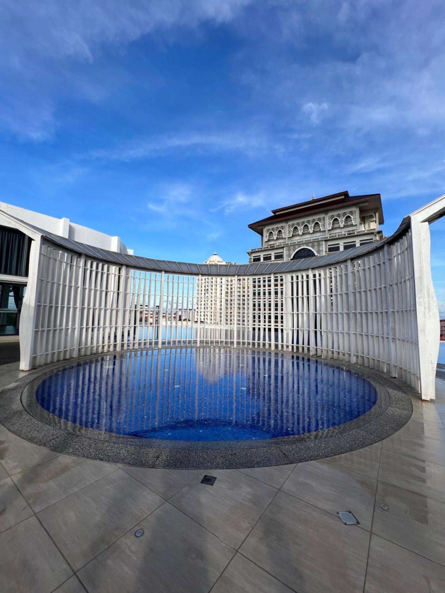 Rizz Residence Troika Kb Кота Бару Екстериор снимка